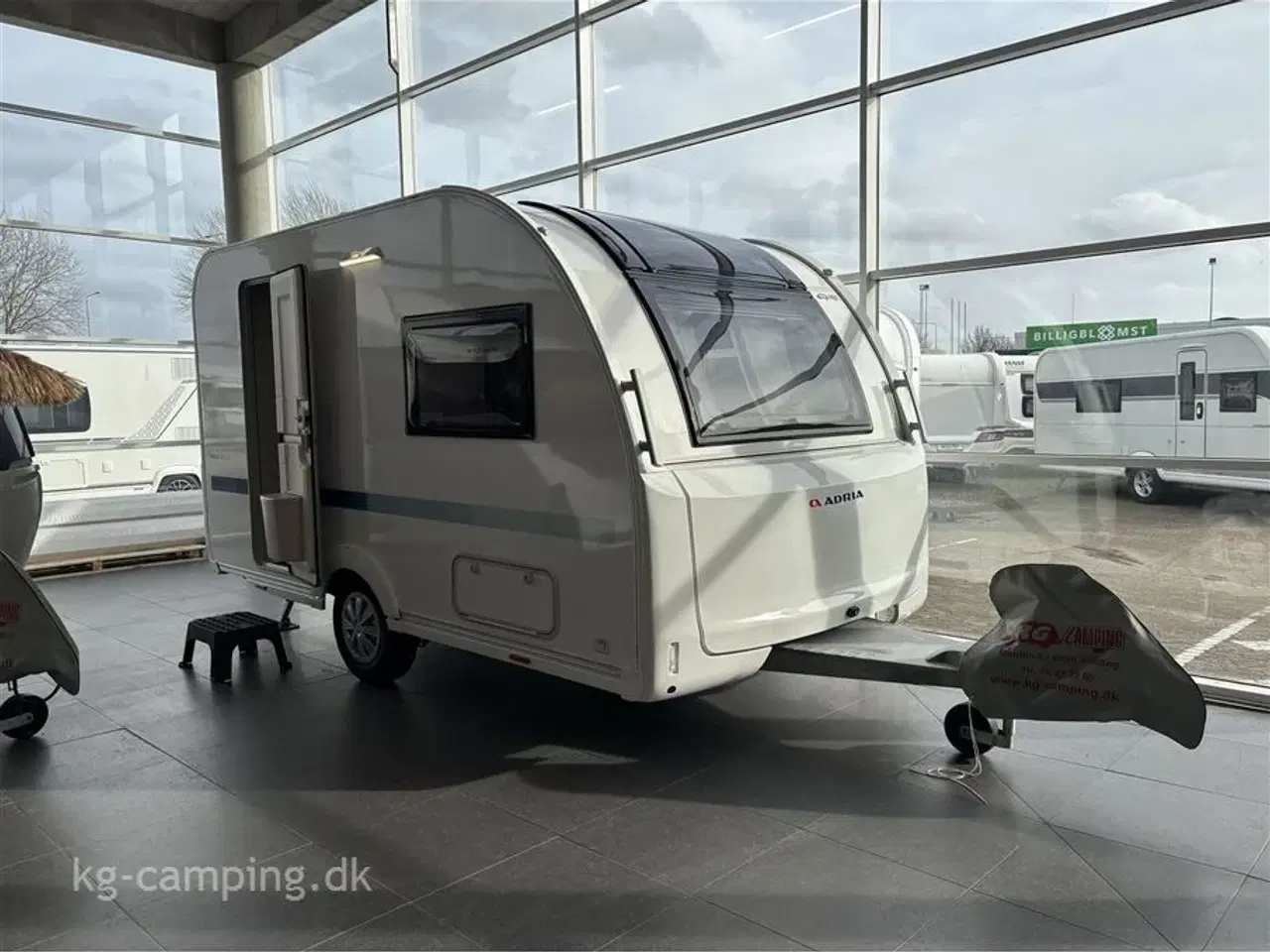 Billede 1 - 2026 - Adria Altea 362 LH   Adria Altea 362 LH - Klar til eventyr - Enkeltsenge - Stort 140L Køleskab