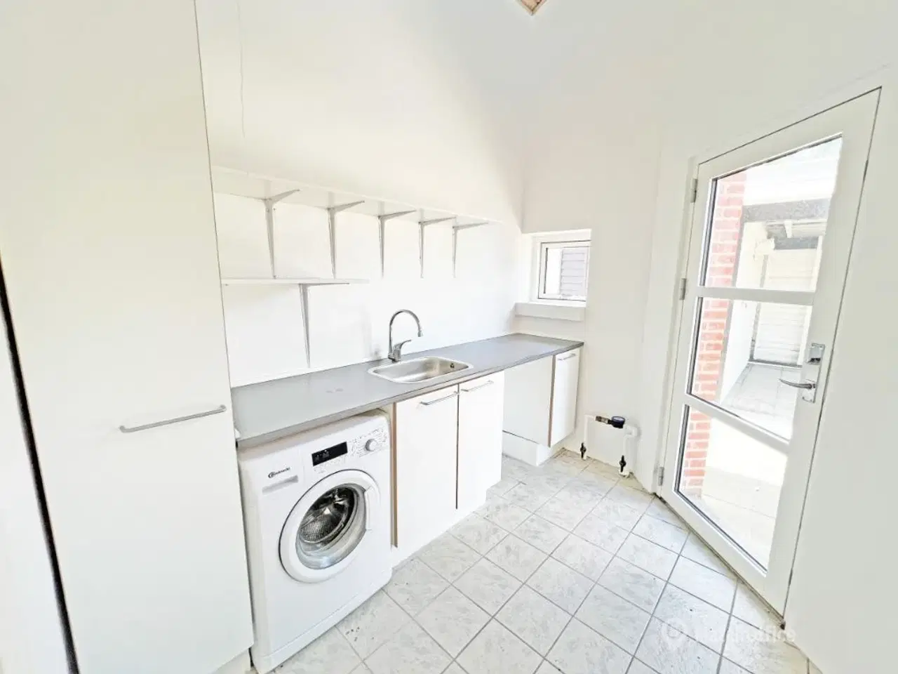 Billede 8 - Velbeliggende kontor med egen parkering lige ved døren