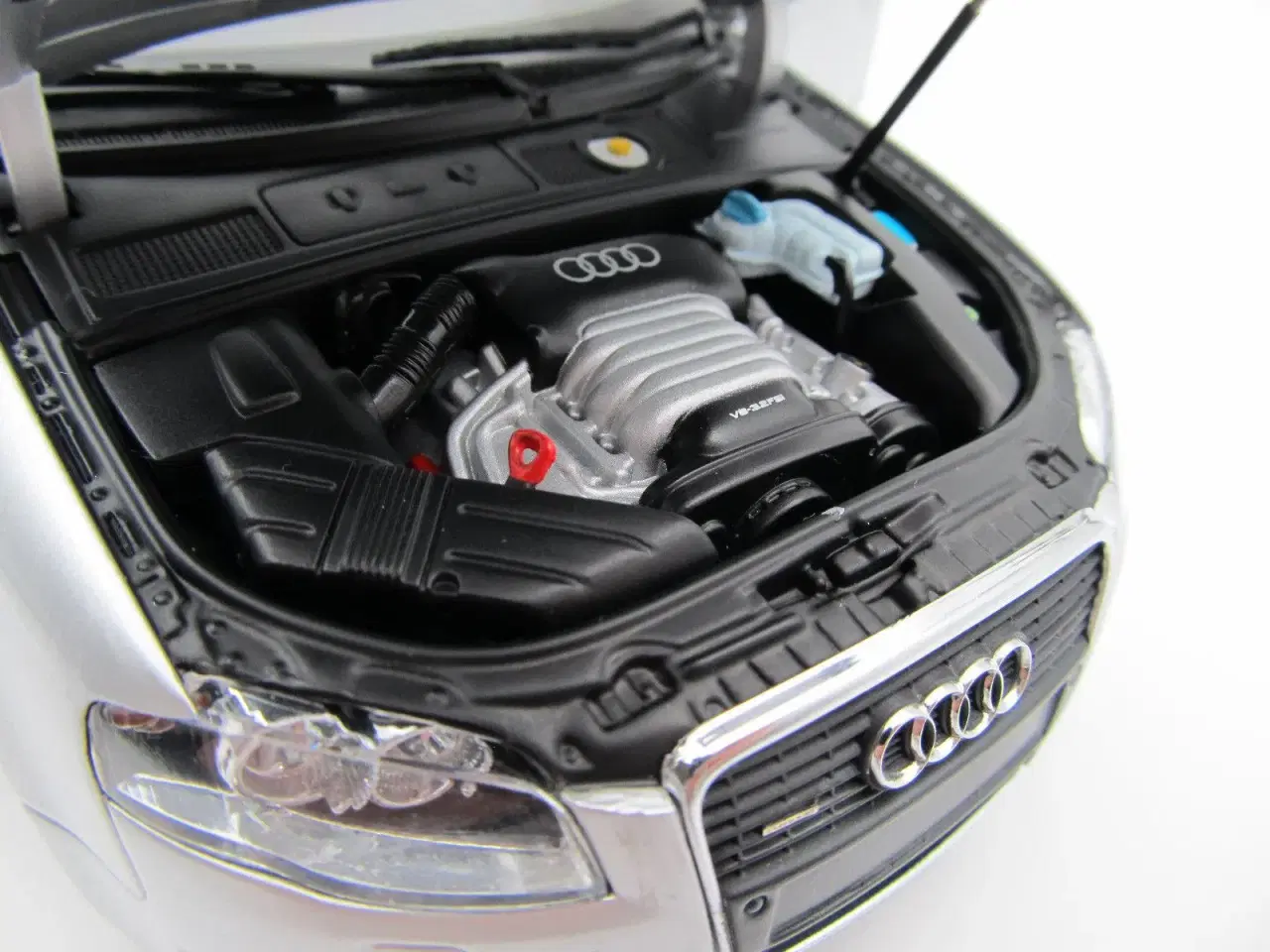 Billede 6 - 2005 Audi A4 3,2 FSI Quattro Minichamps - 1:18