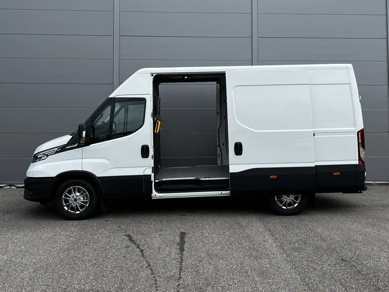 Billede 11 - Iveco Daily 3,0 35S18 12m³ Van AG8