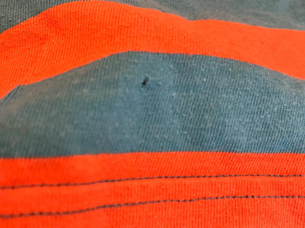 Billede 3 - T-shirt fra Hummel. 