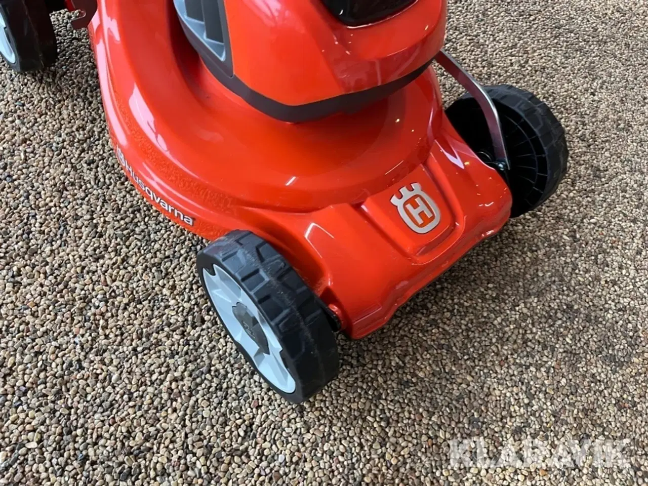 Billede 3 - Græsslåmaskine Husqvarna LC137i