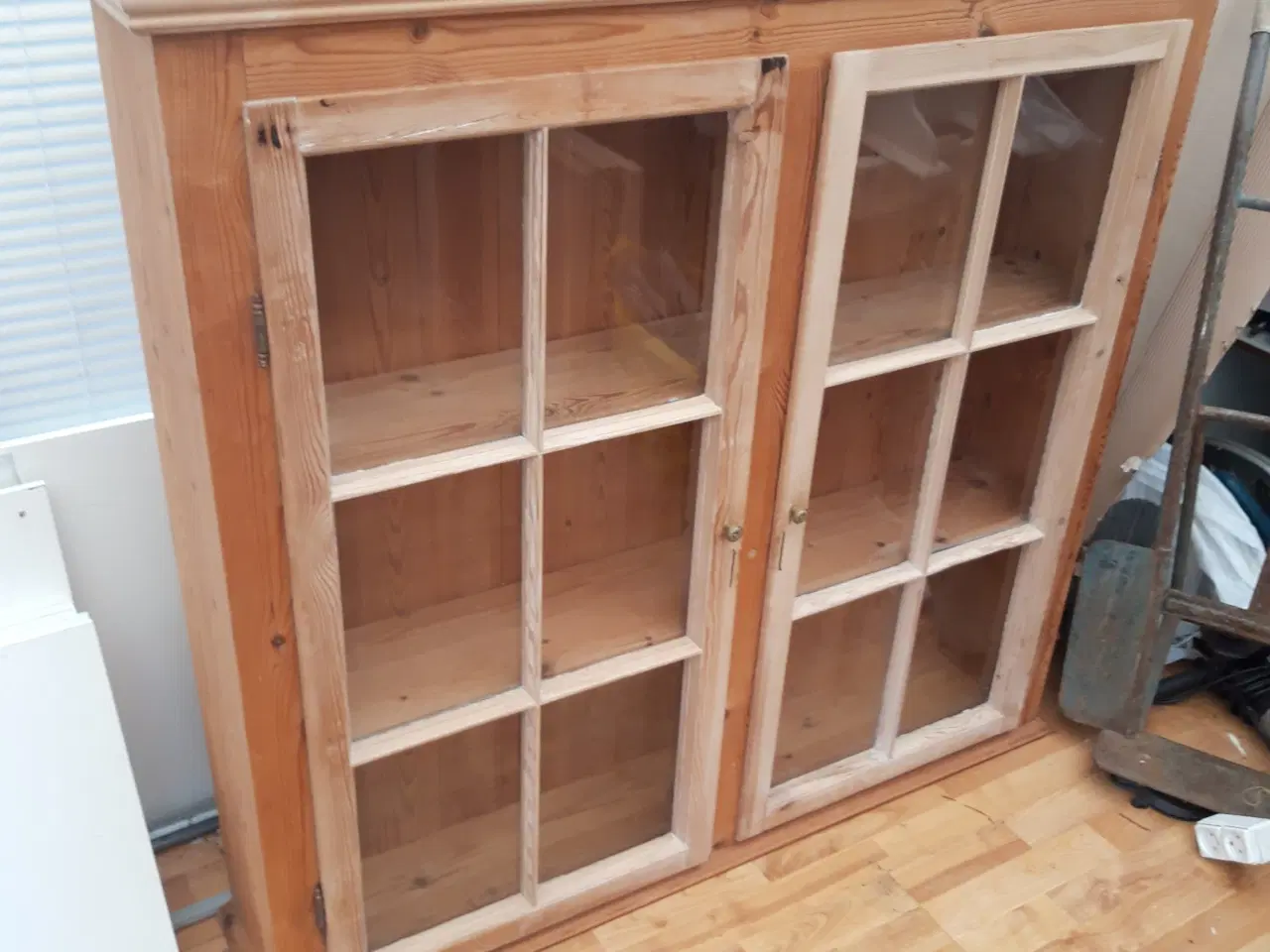 Billede 1 - Flot antik afsyret glasvitrineskab sælges