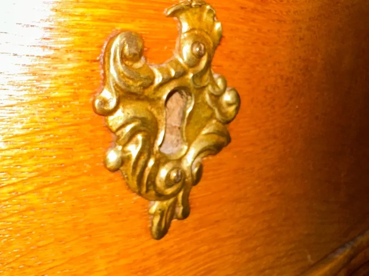 Billede 11 - Skrivekommode i lyst træ