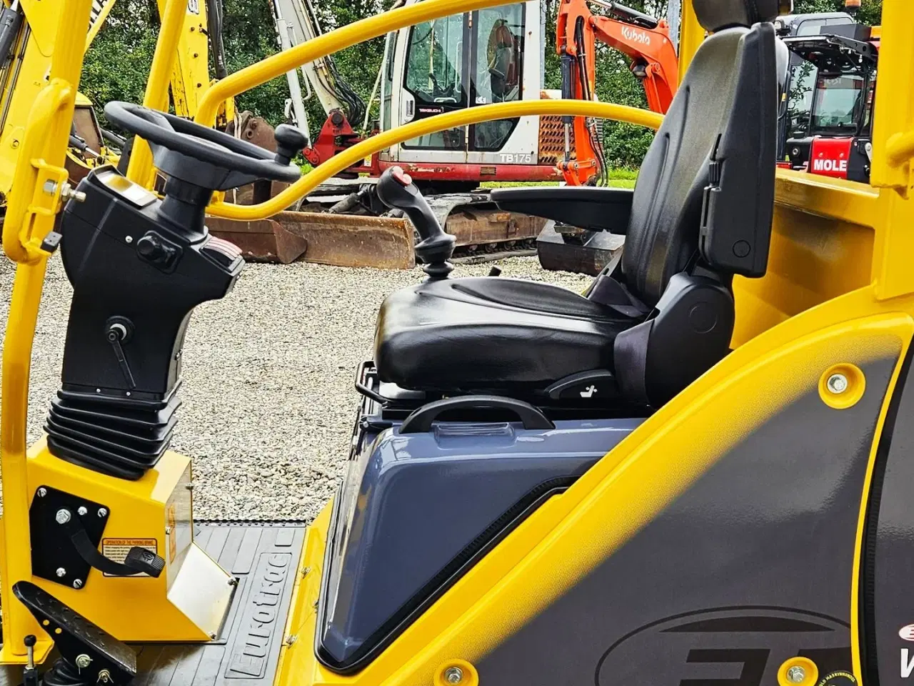 Billede 14 - Eurotrac W11 / fabriksny / skovl & gafler / Kubota motor