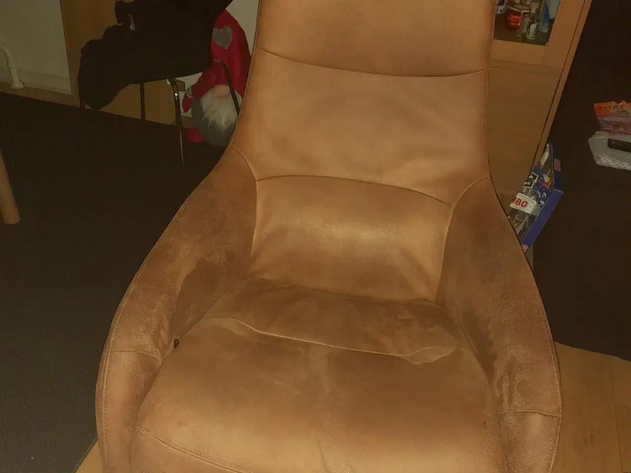 Billede 1 - pæn Lænestol med indbygget skammel og vip og drej 