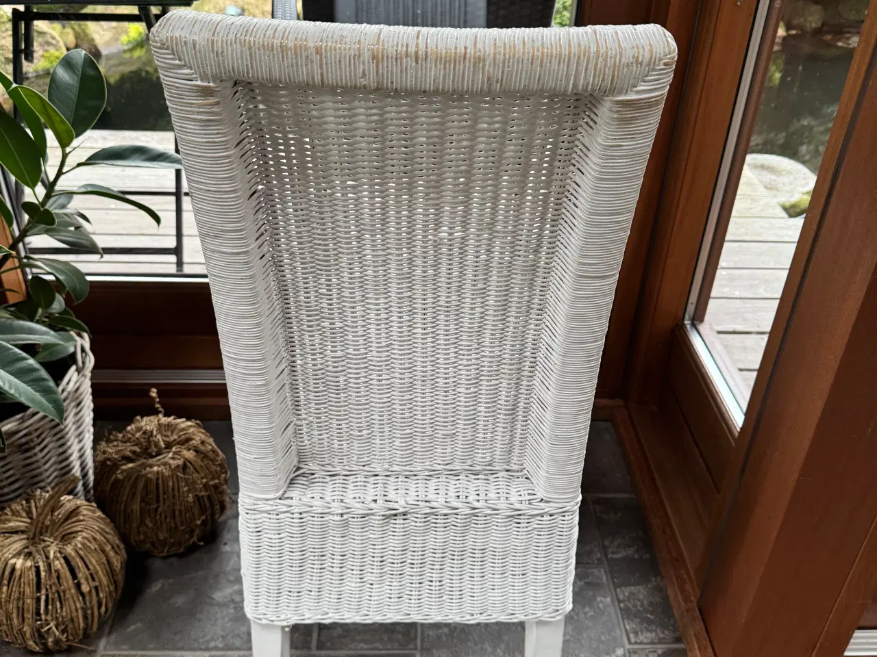 Billede 5 - Hvide spisebordsstole i flet