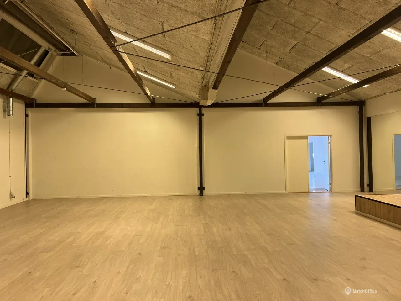 Billede 2 - Butikslokale med Glasparti