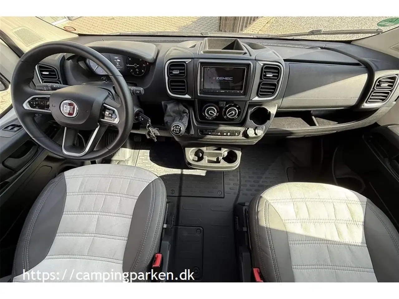 Billede 3 - 2024 - SunLight T 68 Adventure Edition Sunlights mest solgte, med hæve-/sænkeseng og meget udstyr