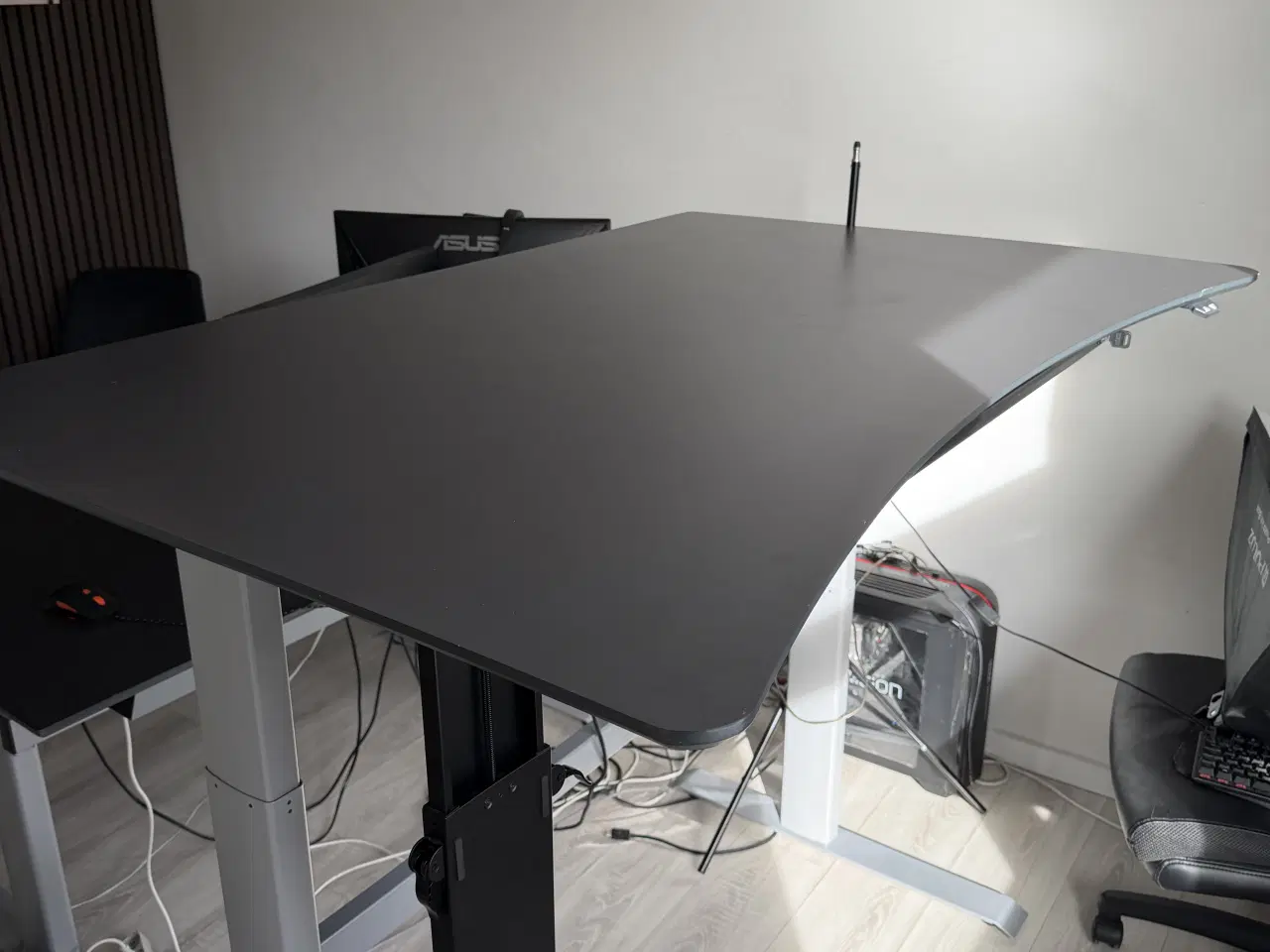 Billede 2 - Linkak hæve/sænke skrivebord i grå