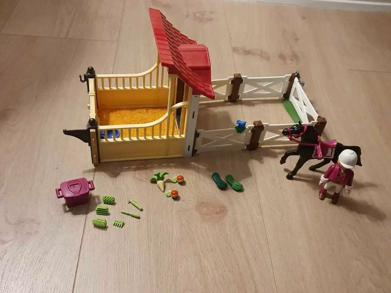 Billede 6 - Playmobil - hestestald + tilbehør