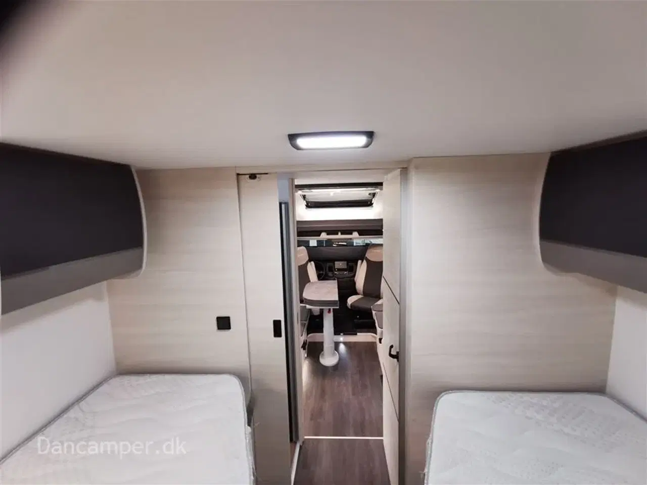 Billede 12 - 2024 - Chausson Titanium 777GA ULTIMATE   KOMISSIONSBIL! Enkeltsenge, lounge, siddegruppe, opredning i siddegruppen. 170HK Aut, markise, solceller mmm