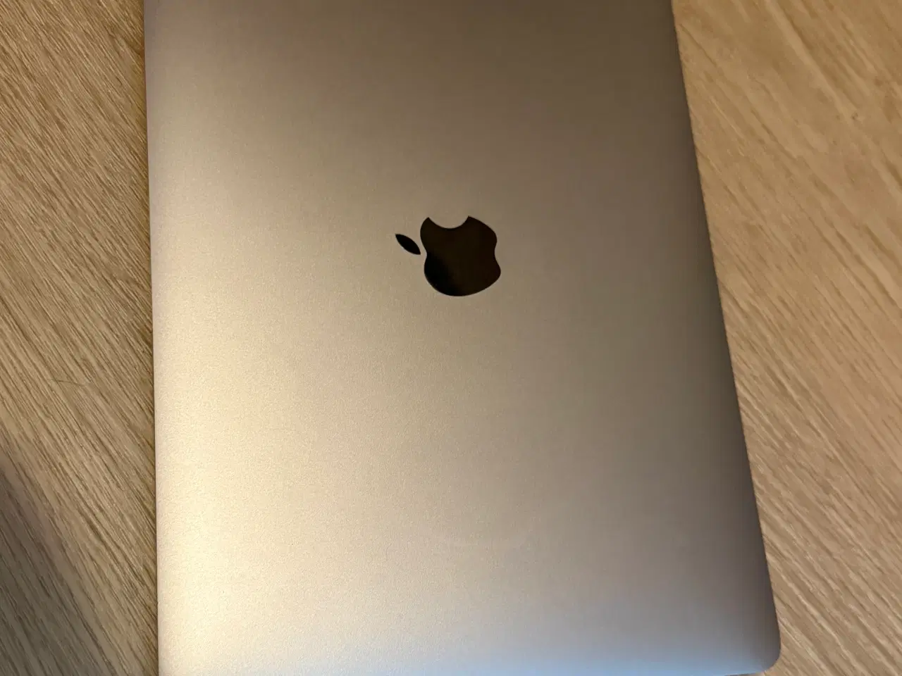 Billede 2 - Jeg sælger en MacBook Air M1 (2020) med 8GB RAM og