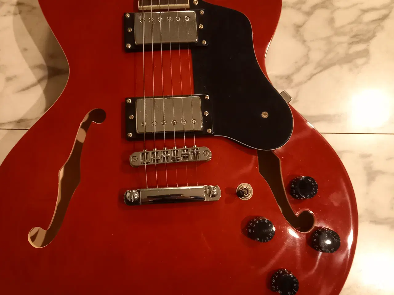 Billede 4 - Semiakustisk guitar med Laney forstærker. 