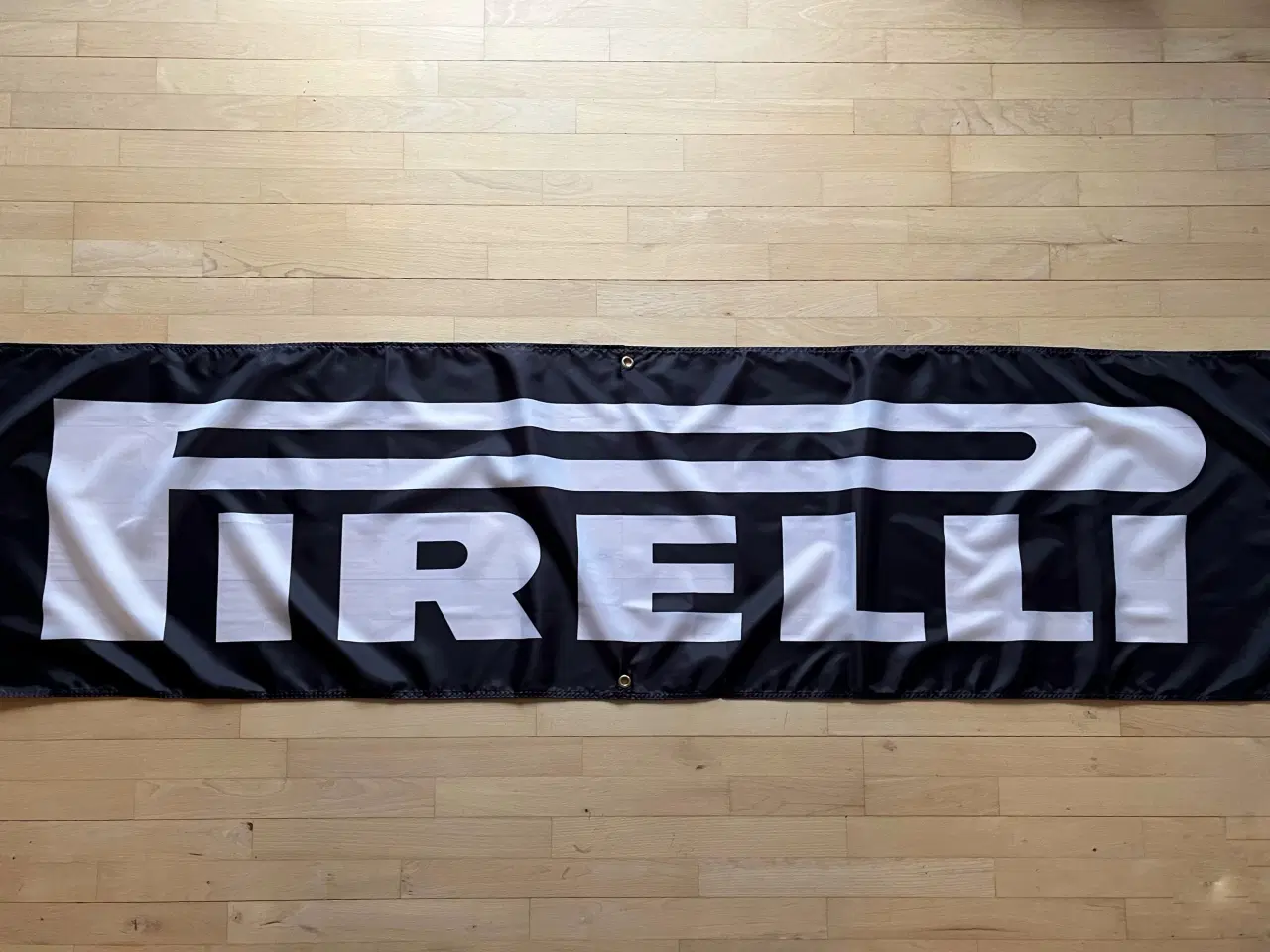 Billede 1 - Flag med Pirelli