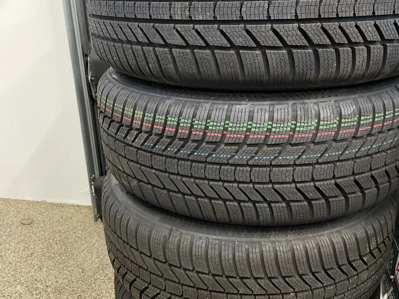 Billede 2 - Vinterdæk på originale Merceds alufælge.