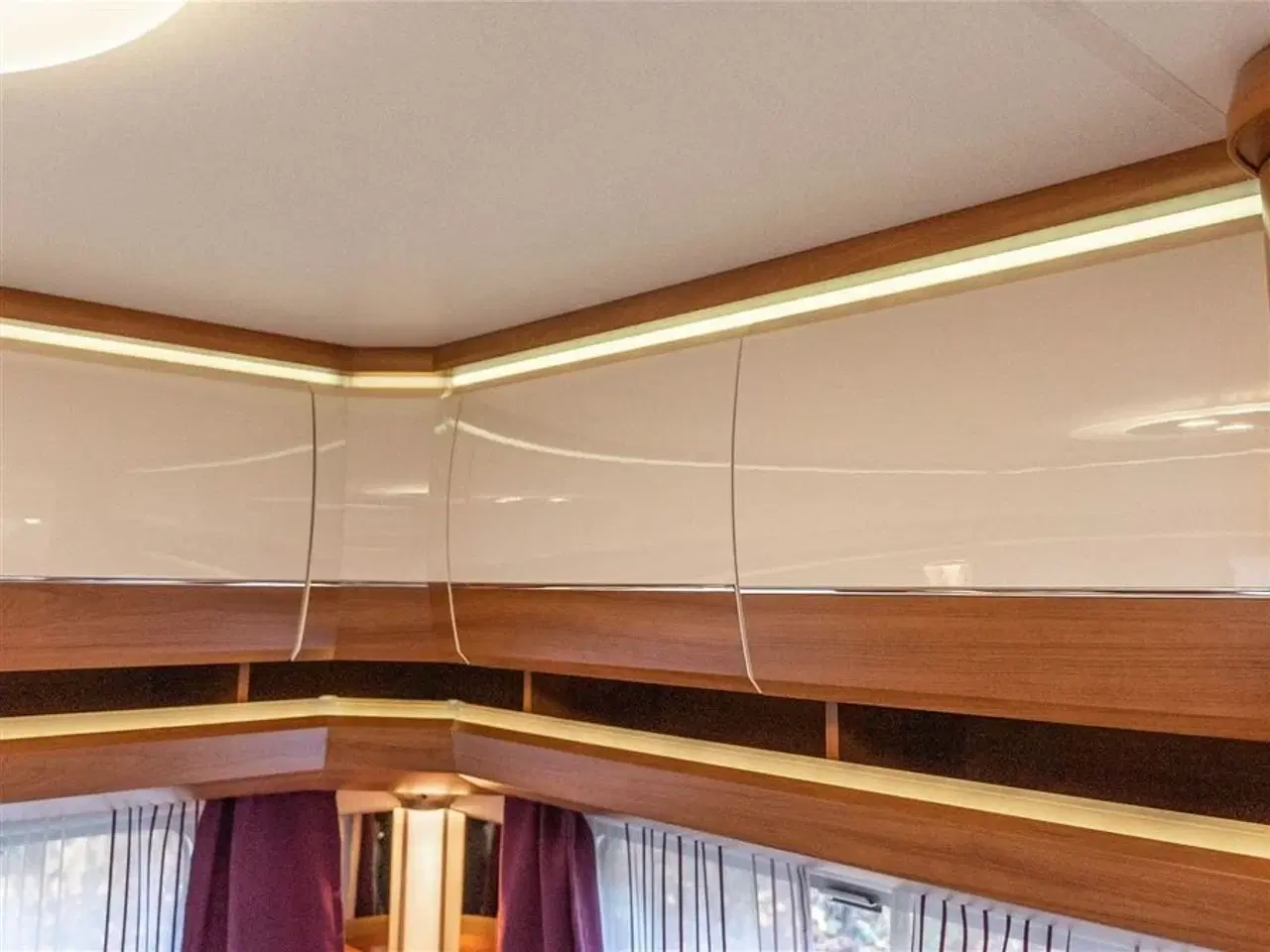 Billede 5 - 2013 - Hobby Excellent 460 UFe Lys og rummelig vogn med solceller og lav totalvægt