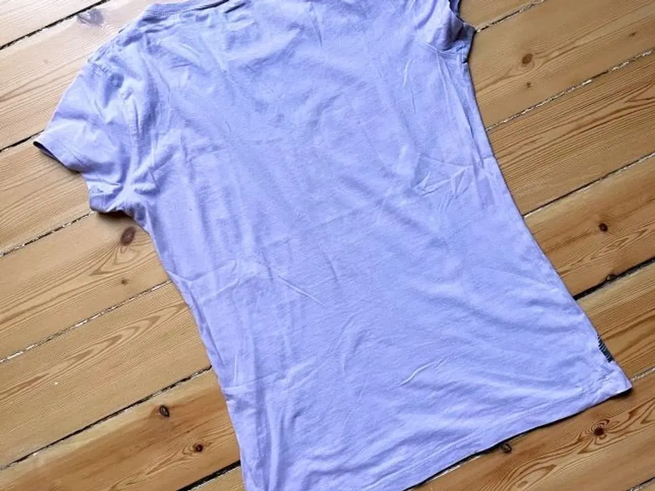 Billede 4 - Lilla t-shirt med glimmer