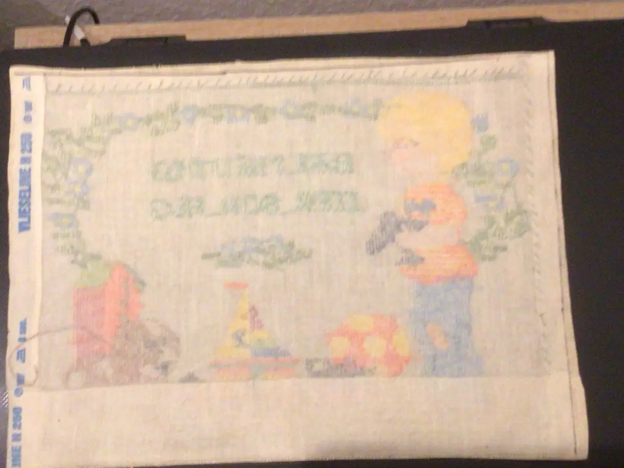 Billede 2 - Broderi med dreng og hans legetøj 