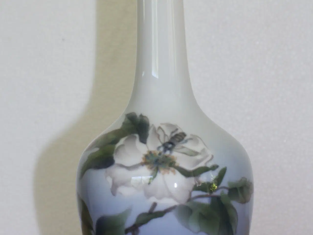 Billede 2 - Vase med æbleblmst fra Royal Copenhagen