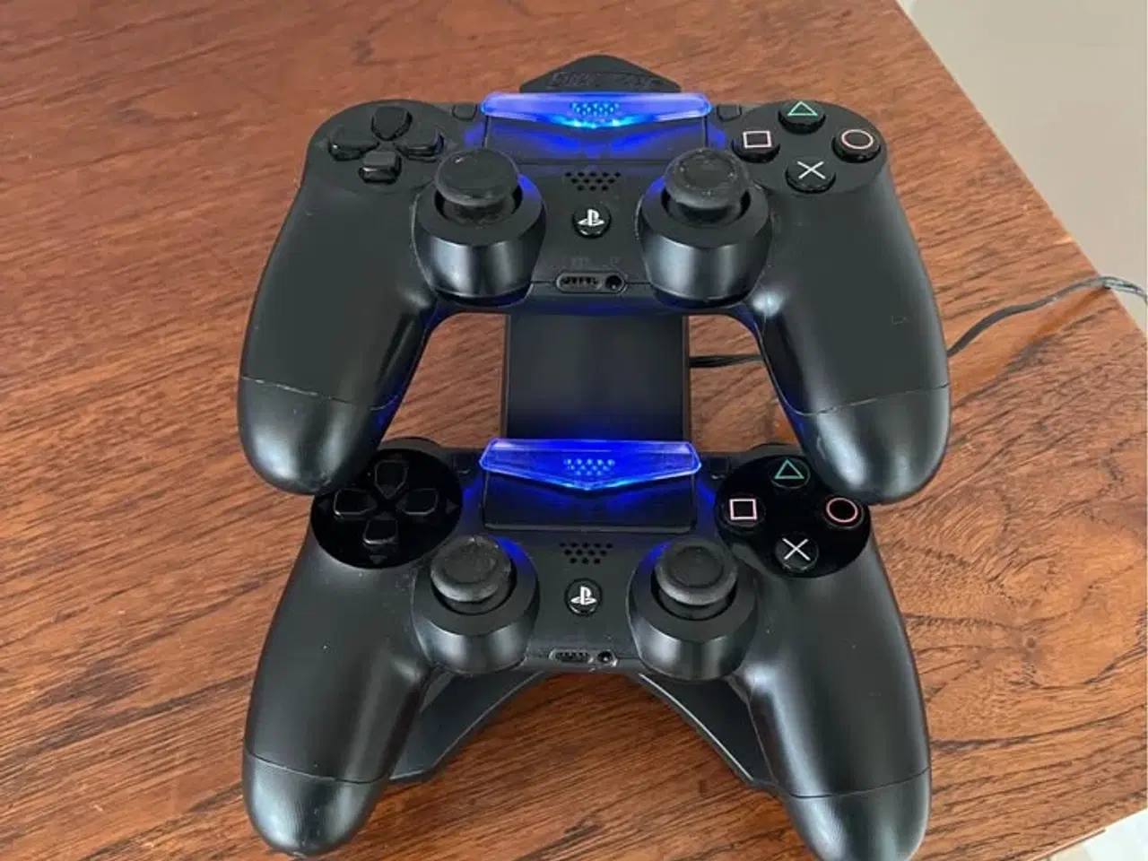 Billede 4 - Playstation 4 Med 2 Controllere & 12 Spil