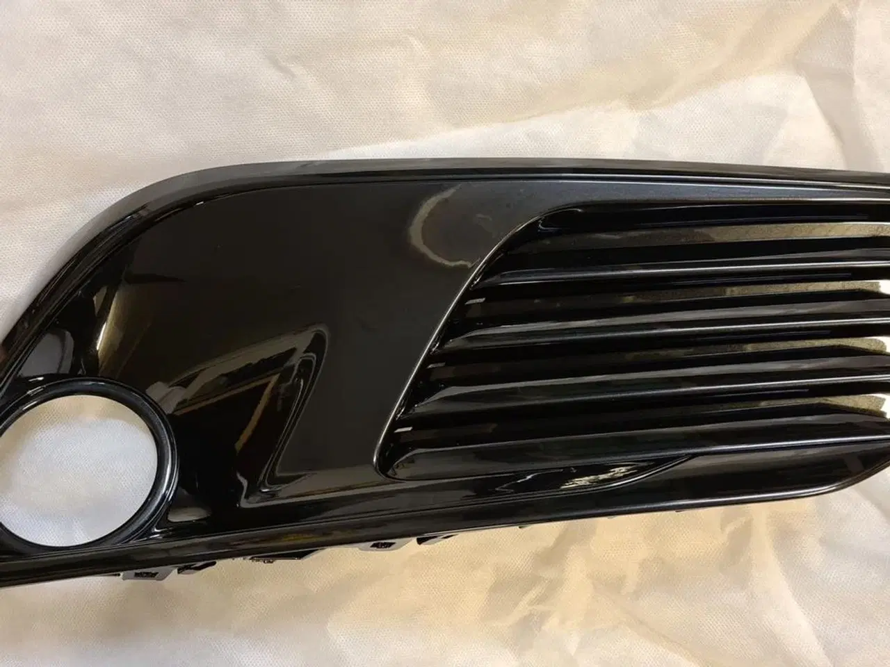 Billede 1 - Toyota Auris, afdækning i forkofanger.