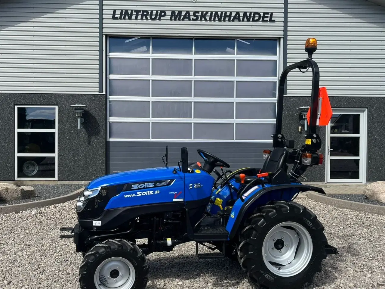 Billede 1 - Solis S26 6+2 Gearmaskine med Servostyring og brede traktorhjul