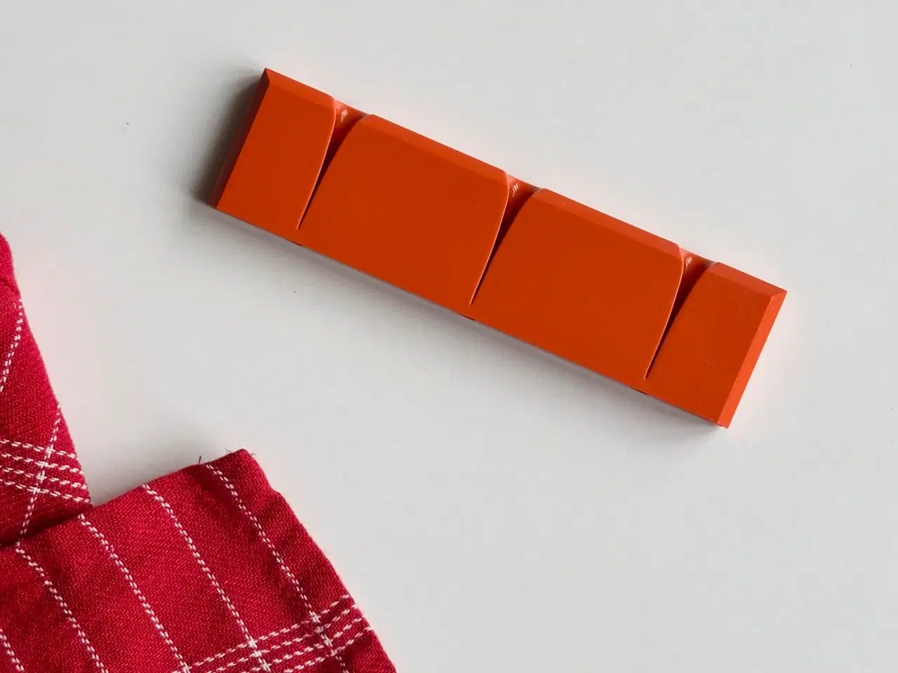 Billede 2 - Knagerække, orange plast