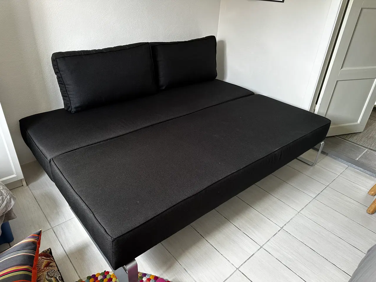 Billede 3 - Sovesofa sort stof med opbevaring model Cama