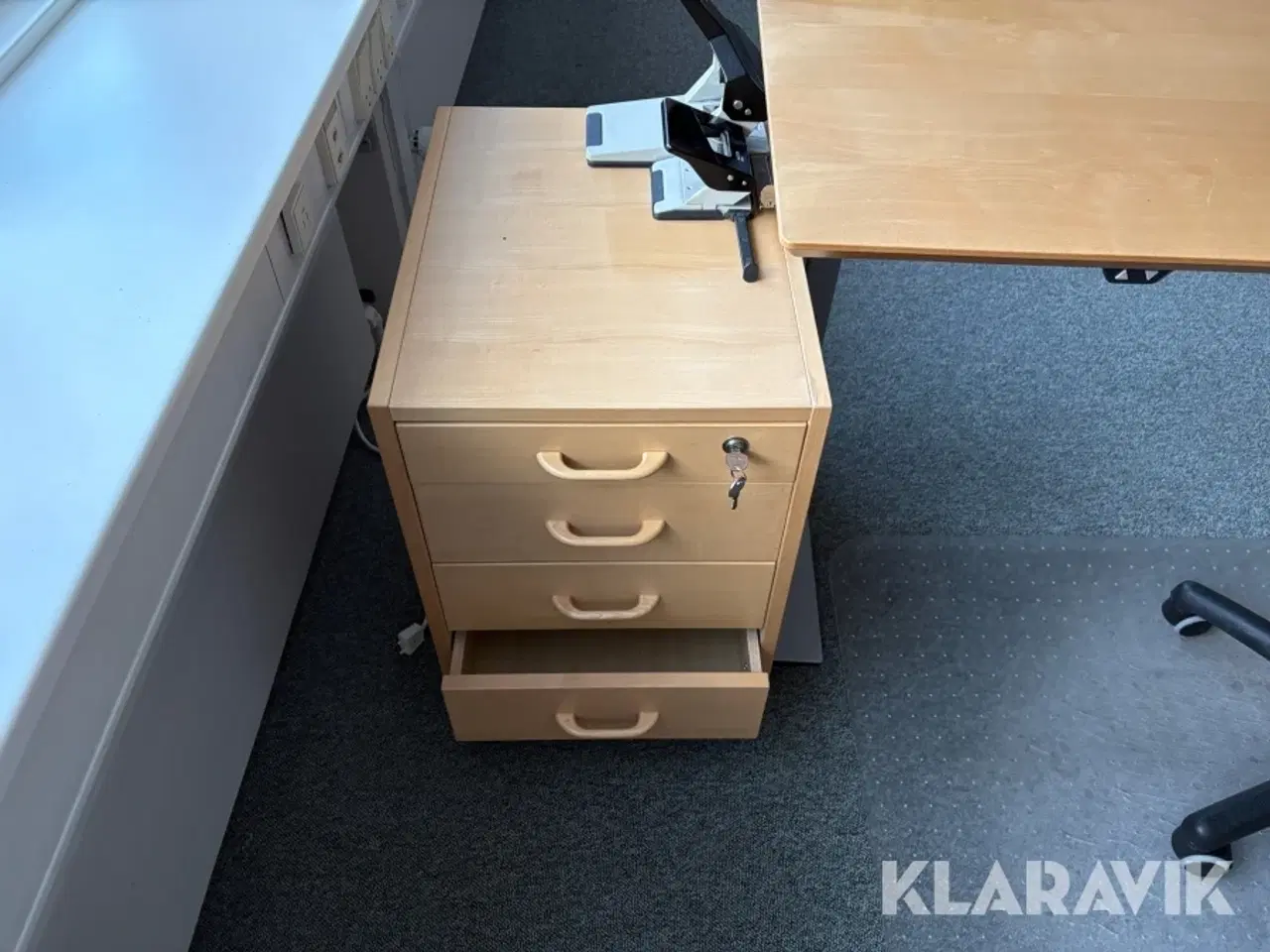 Billede 8 - Stort lot med kontormøbler