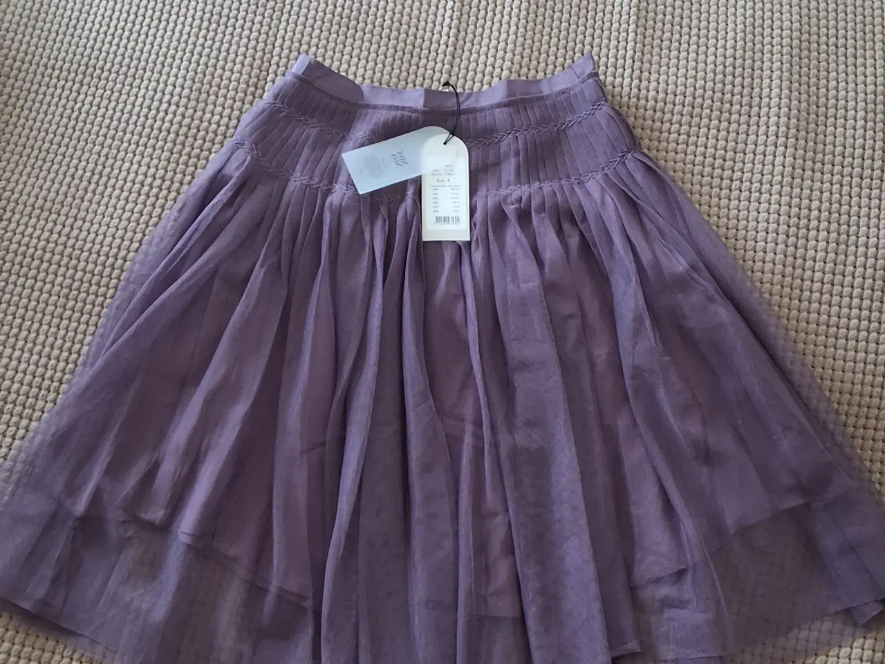 Billede 3 - Utrolig smuk HELT NY nederdel