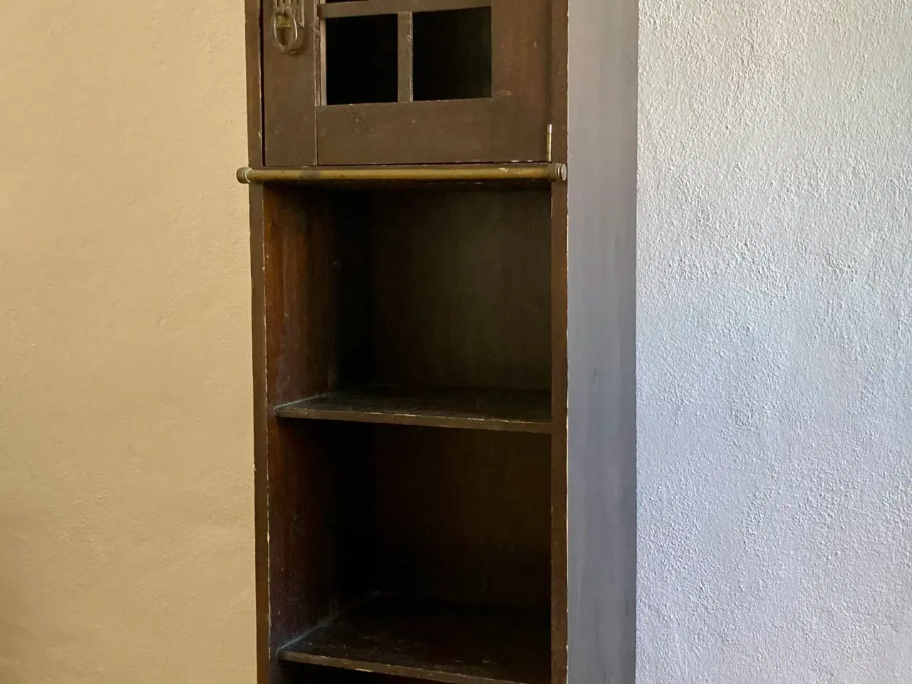 Billede 5 - 60’er fyrretræs reol / skab med 3 hylder og låge