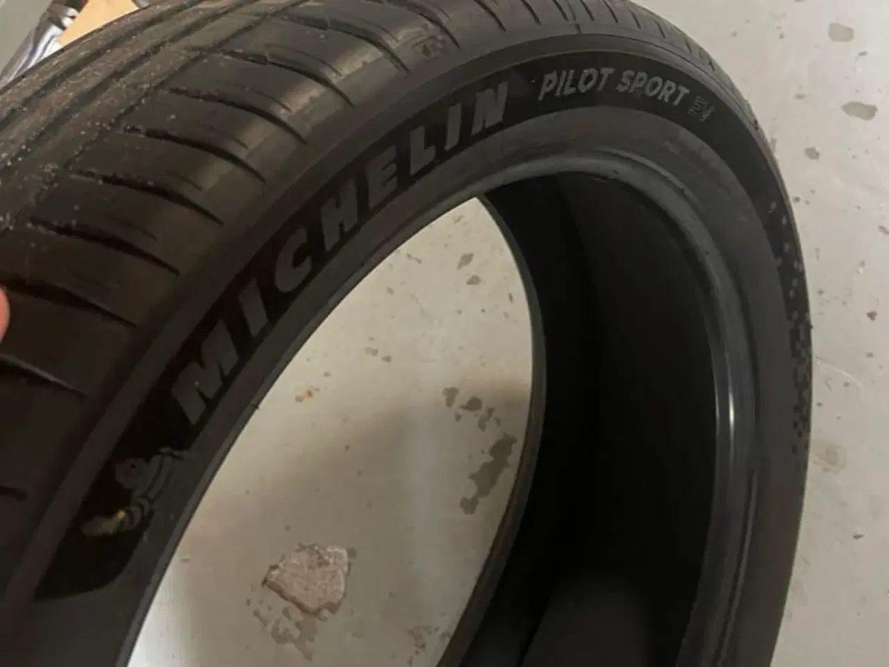 Billede 4 - 4 stk. sommerdæk til elbil