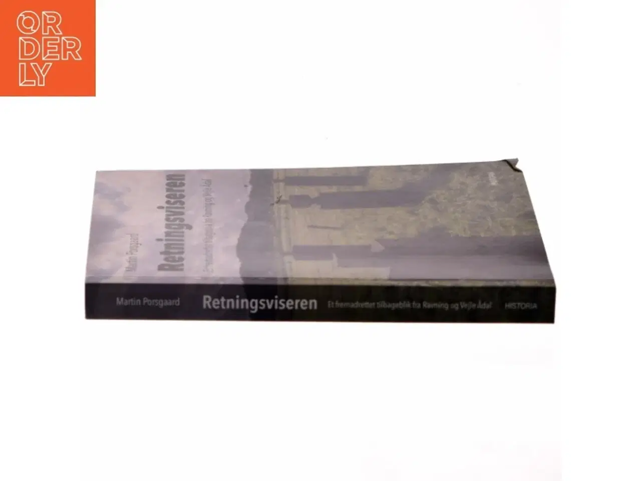 Billede 2 - Retningsviseren : et fremadrettet tilbageblik fra Ravning og Vejle Ådal af Martin Porsgaard (Bog)