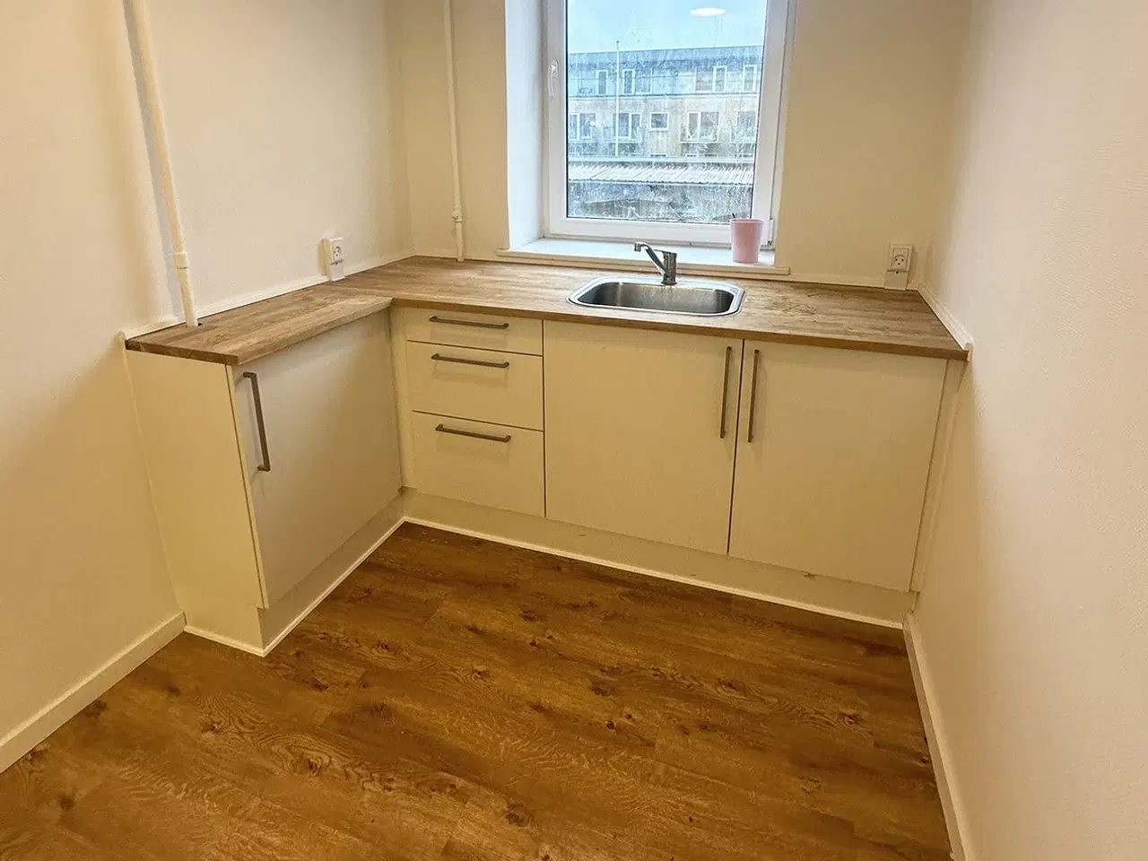 Billede 12 - Moderniseret klinik- eller butikslejemål i Vestbyen