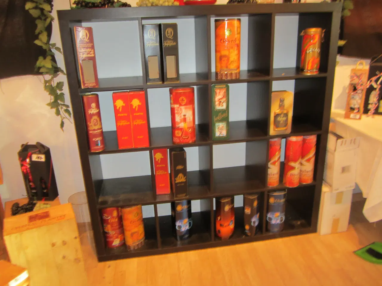 Billede 1 - sort reol ikea den er tom uden dåser