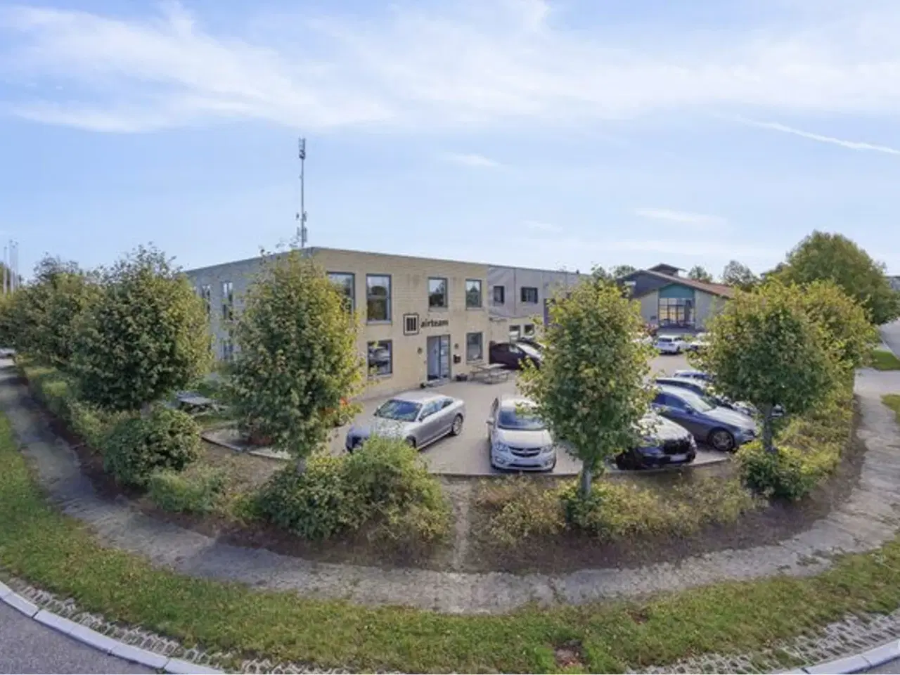 Billede 1 - Lyst og velindrettet kontorlejemål i Roskilde øst tæt på station og motorvej
