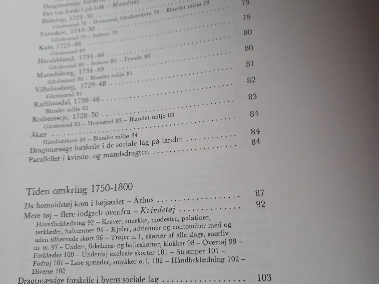 Billede 2 - Folks tøj i og omkring Aarhus 1675-1850  