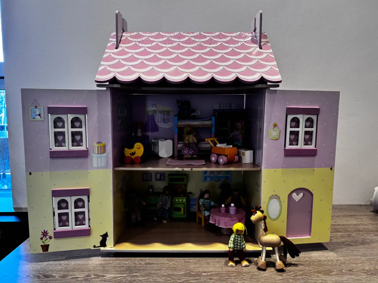 Billede 2 - Le Toy Van dukkehus m. tilbehør