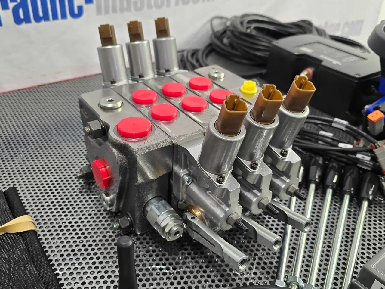 Billede 6 - Walvoil DPX100 3 sektioner + radiofjernbetjening