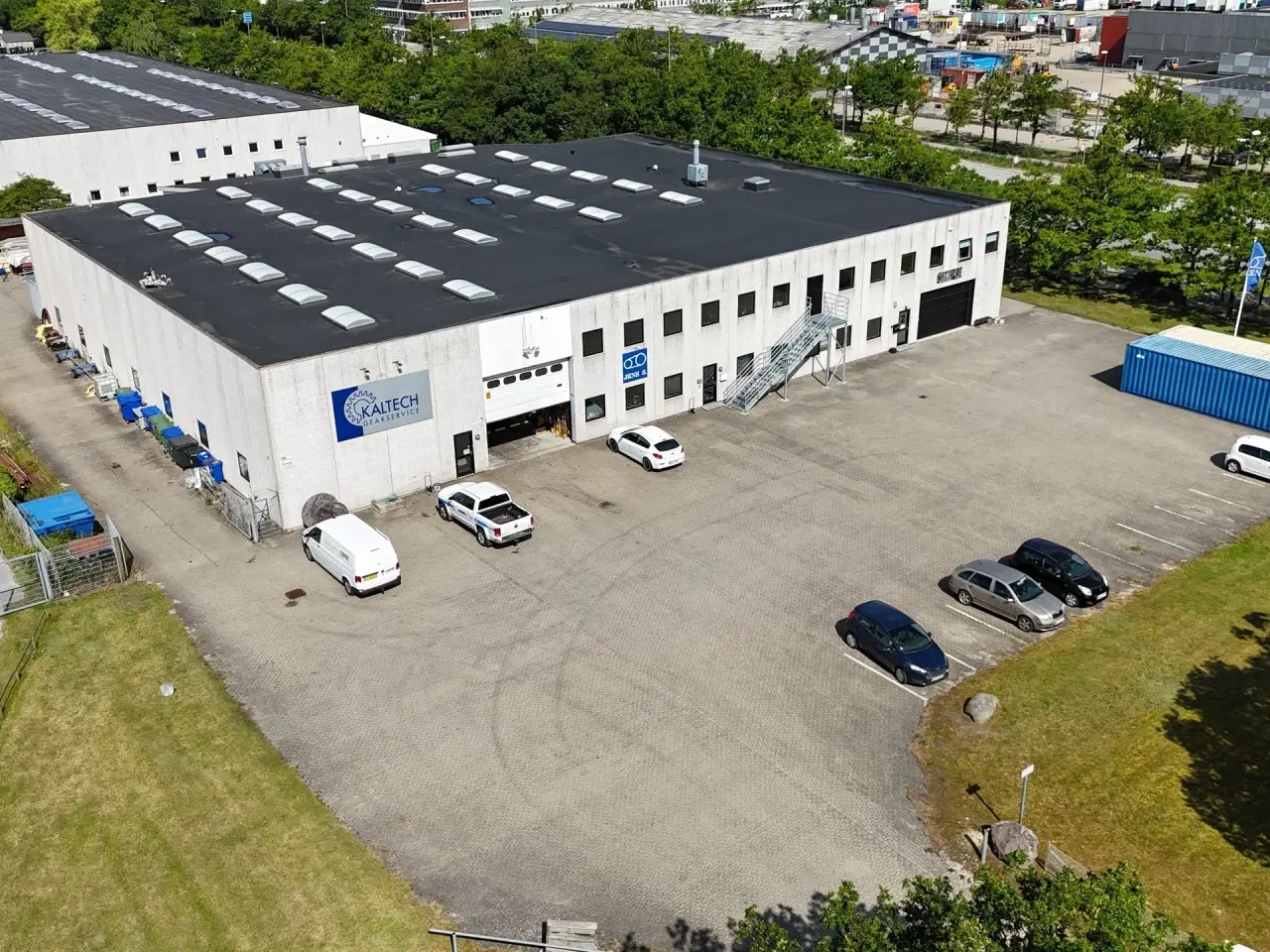 Billede 4 - Højloftet lager m. to porte. mezzanin og kontor