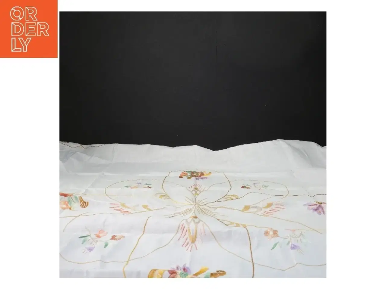 Billede 2 - broderet dug 90x90 cm (str. 90x90 cm)