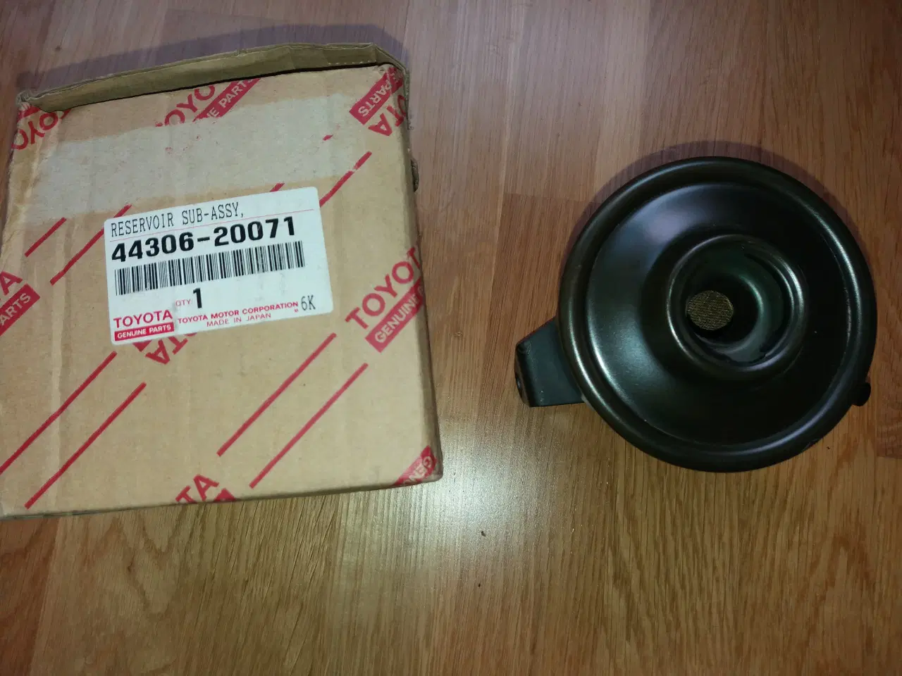 Billede 1 - Reservoir Assy.  Vane Pump Oil Toyota Carina mf.