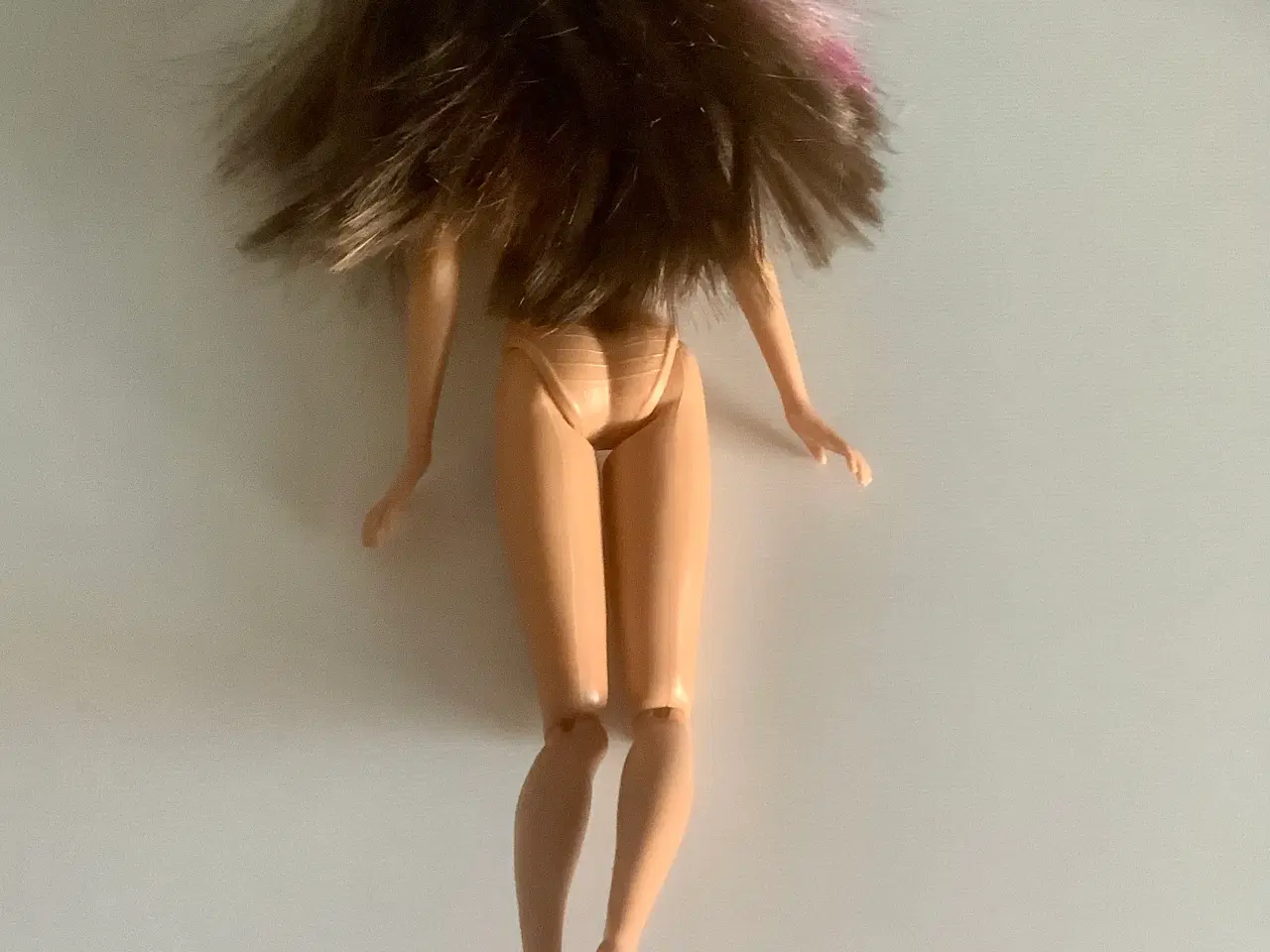 Billede 4 - Skipper Barbie dukke med flexled i benene.