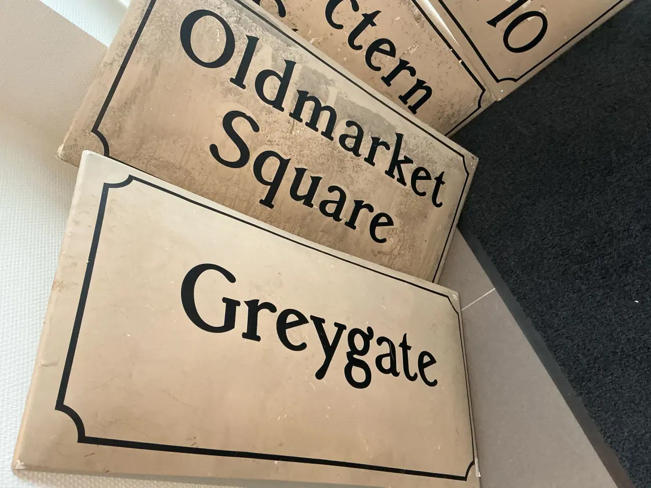 Billede 2 - Store skilte i plast 