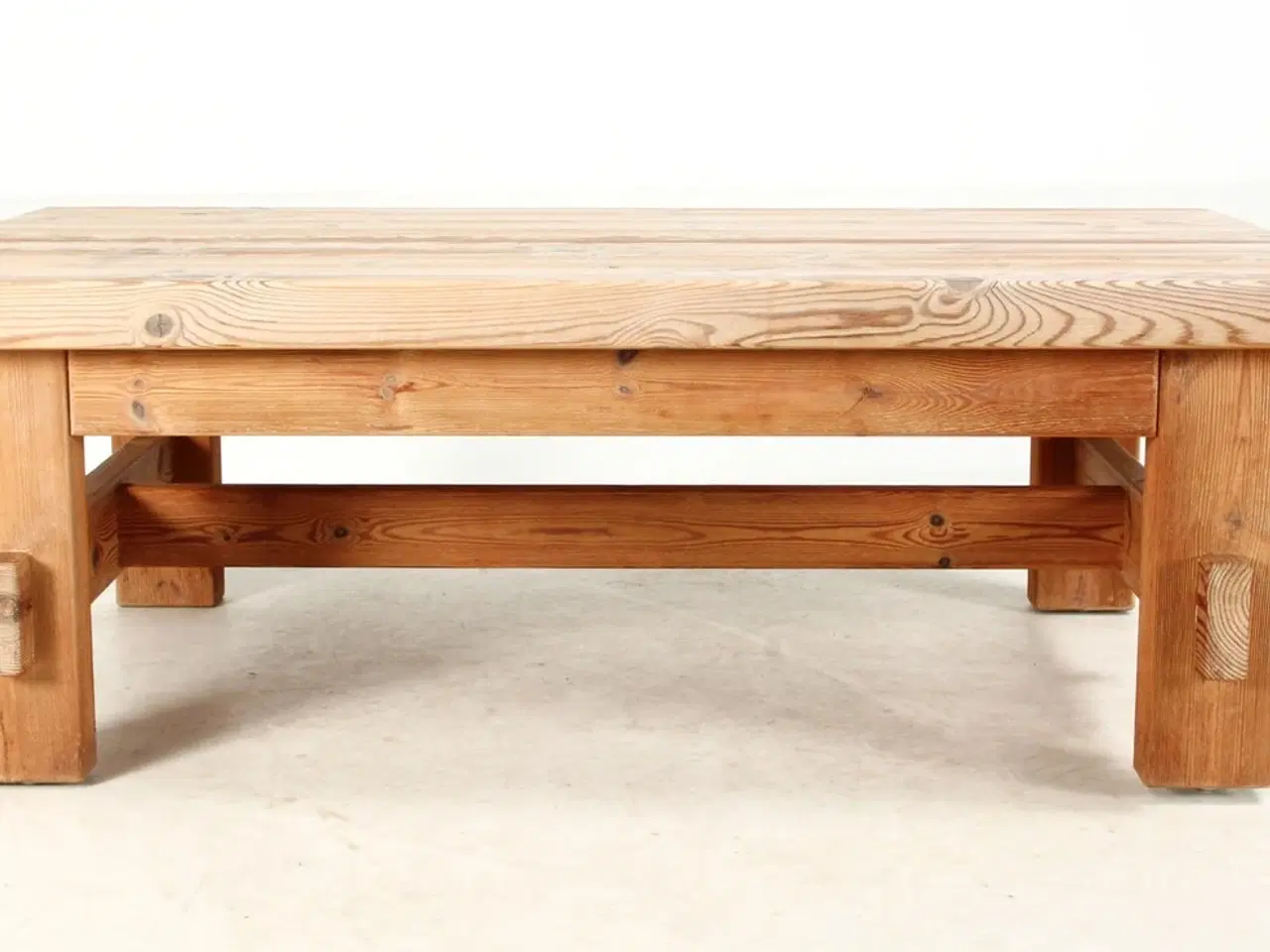 Billede 2 - Er massivt sofabord