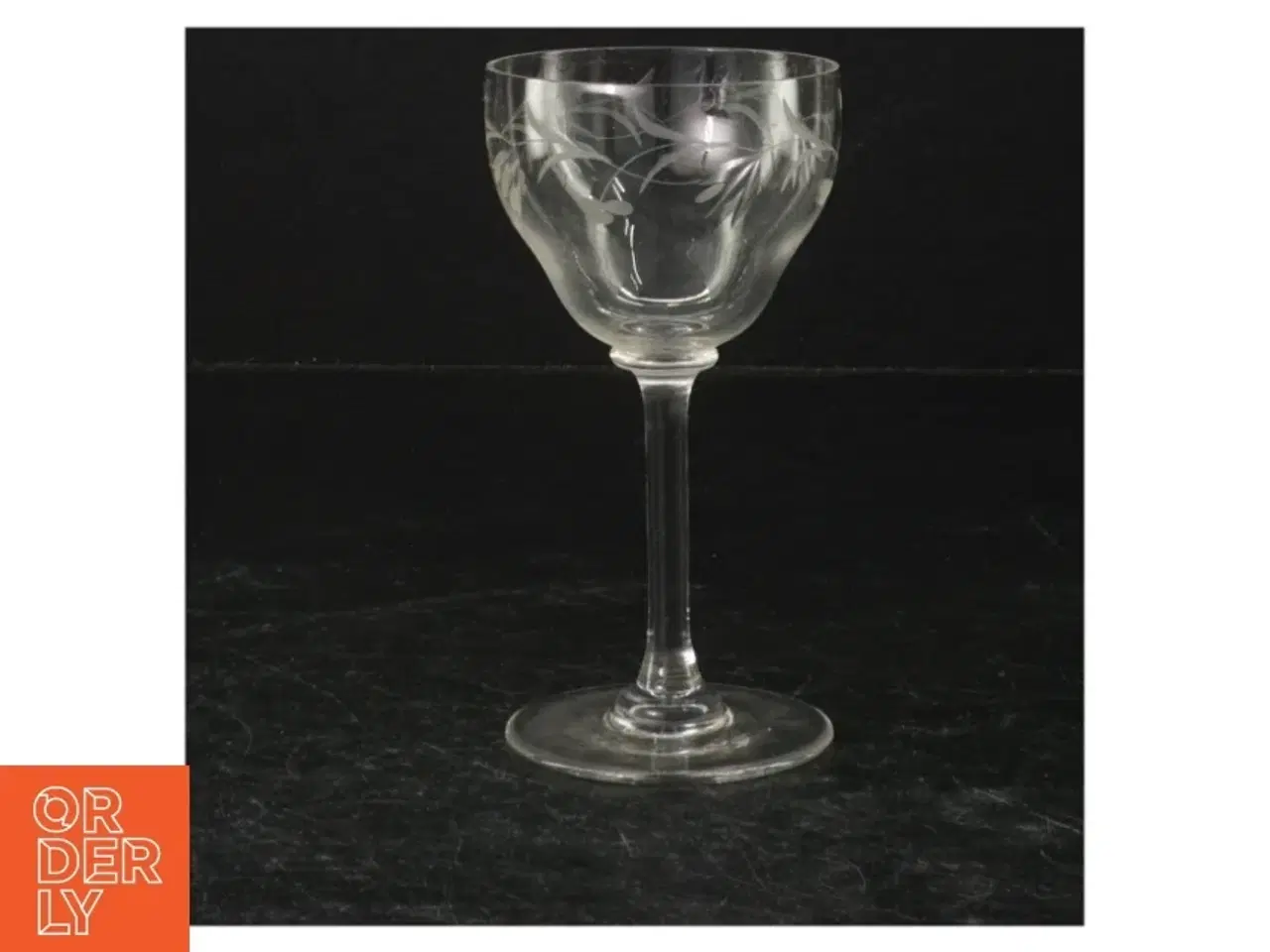 Billede 3 - Graverede vinglas (str. 16 cm. og. 15 cm. og. 12 cm)