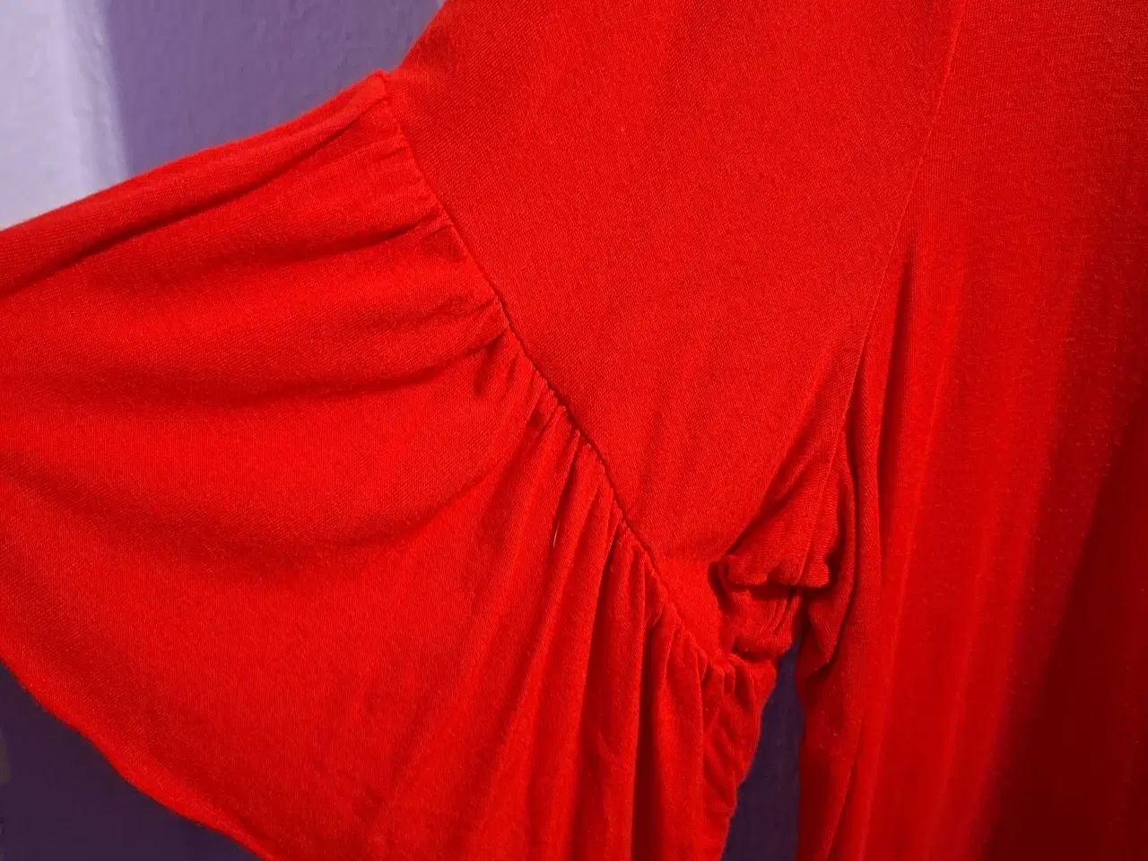 Billede 5 - Rød bluse i M fra Zizzi