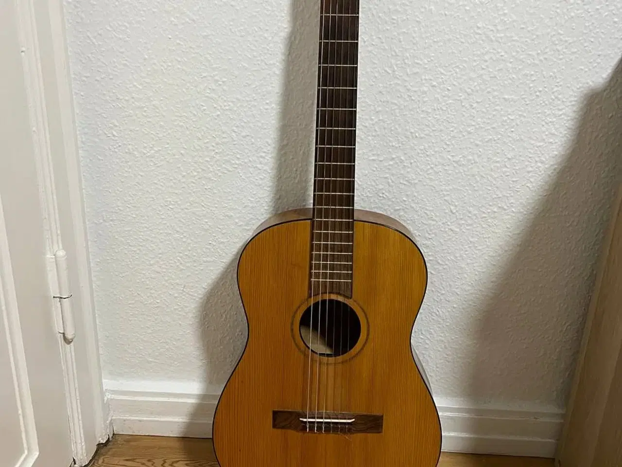 Billede 1 - Vintage Höfner klassisk guitar – nystrenget
