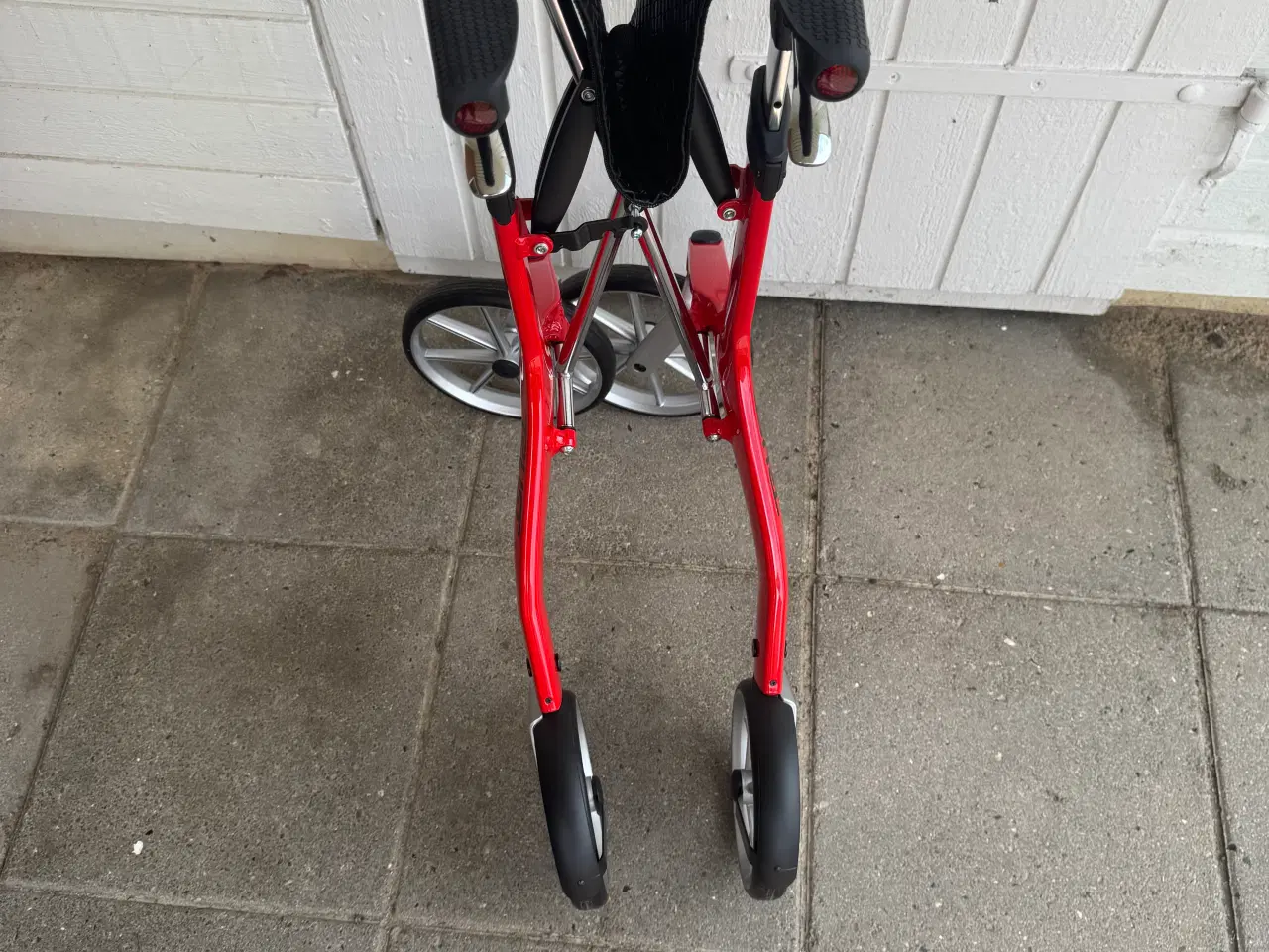 Billede 9 - TrustCare Let's Flyrollator  i rød 